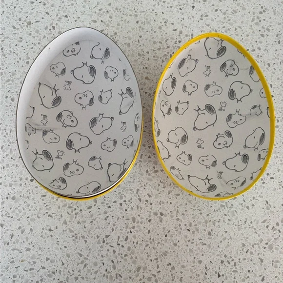 Williams Sonoma Peanuts Snoopy Small Easter Mache Egg - Picture 2 of 3